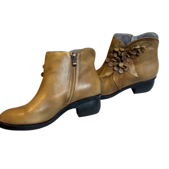 Socofy Handmade Leather Booties - Picture 4 of 11